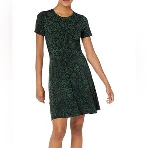 Lark & Ro Women's Short Sleeve Twist Front Fit and Flare Dress Green